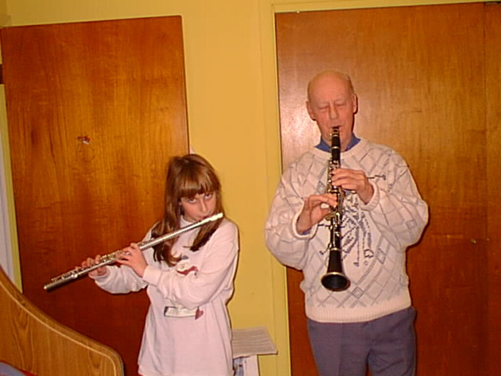 No description provided for: /1997/1225-4-christmas-finale/photo06.html