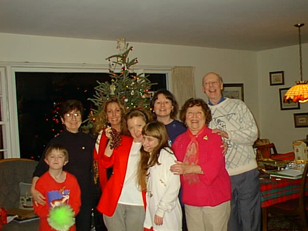 No description provided for: /1997/1225-4-christmas-finale/photo08.html