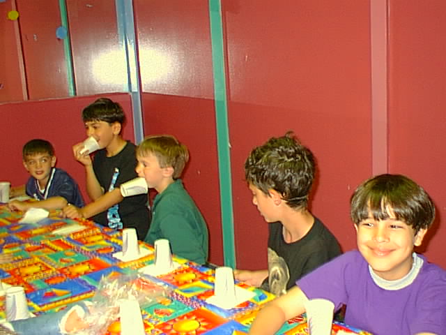 No description provided for: /1999/0606-bday/bday-04.html