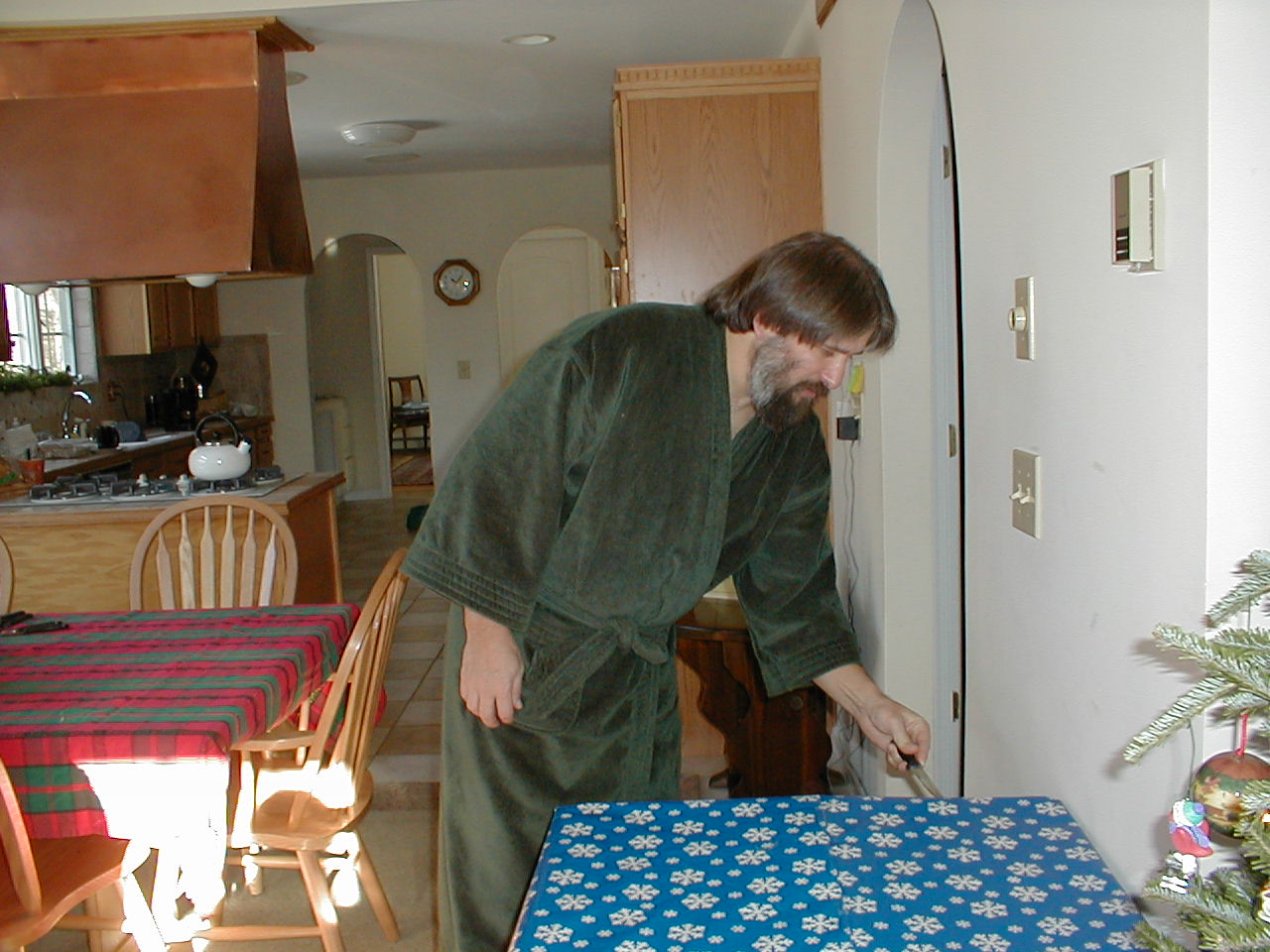 No description provided for: /2000/1227-xmas/_1/xmas2000-13.html