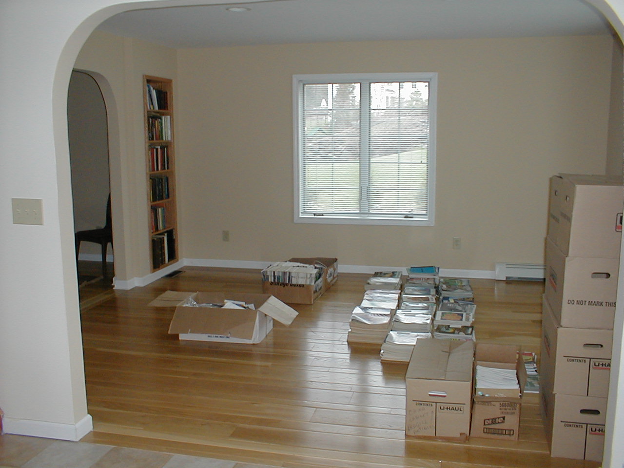 No description provided for: /2001/04-06/0414-new-shelves/shelves-15.html