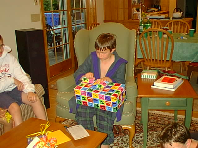 No description provided for: /2001/04-06/0610-bday/_1/bday-14.html