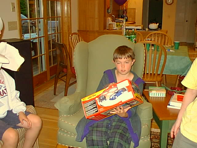 No description provided for: /2001/04-06/0610-bday/_1/bday-15.html