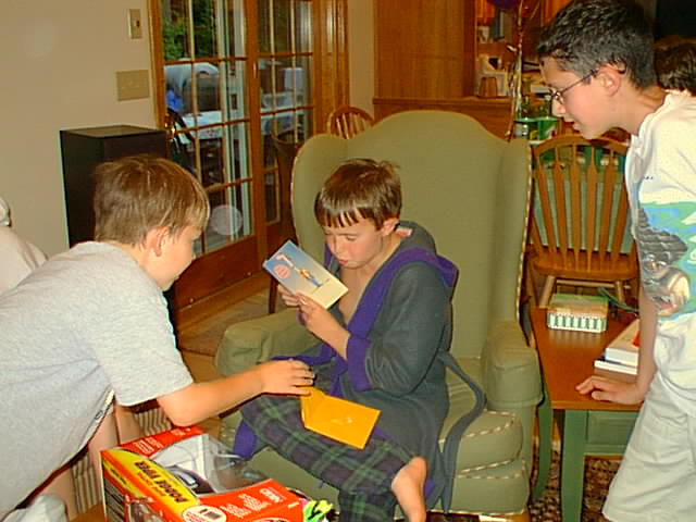 No description provided for: /2001/04-06/0610-bday/_1/bday-16.html