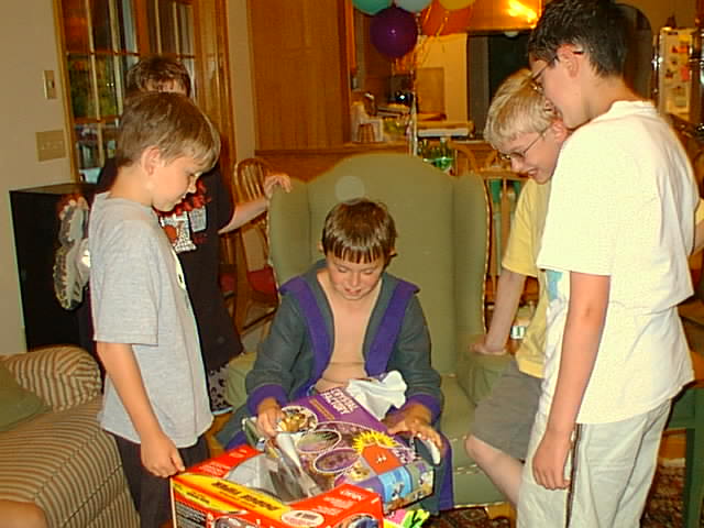 No description provided for: /2001/04-06/0610-bday/_1/bday-17.html