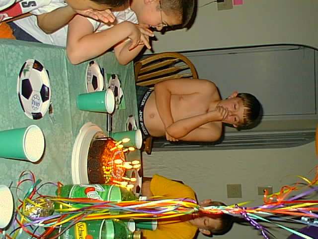 No description provided for: /2001/04-06/0610-bday/_2/bday-23.html