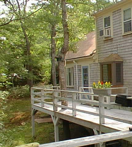 No description provided for: /2001/07-09/0720-cape-house/_2/deck-back-of-kitchen.html