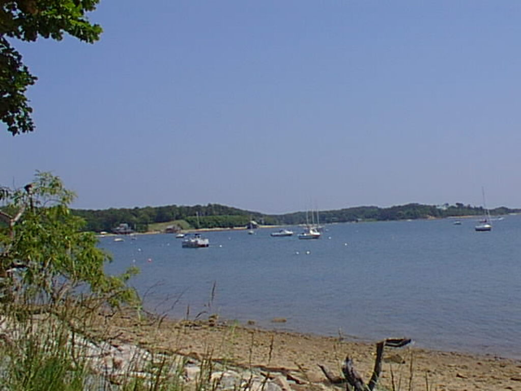 No description provided for: /2001/04-06/0615-mooring-area/photo07.html