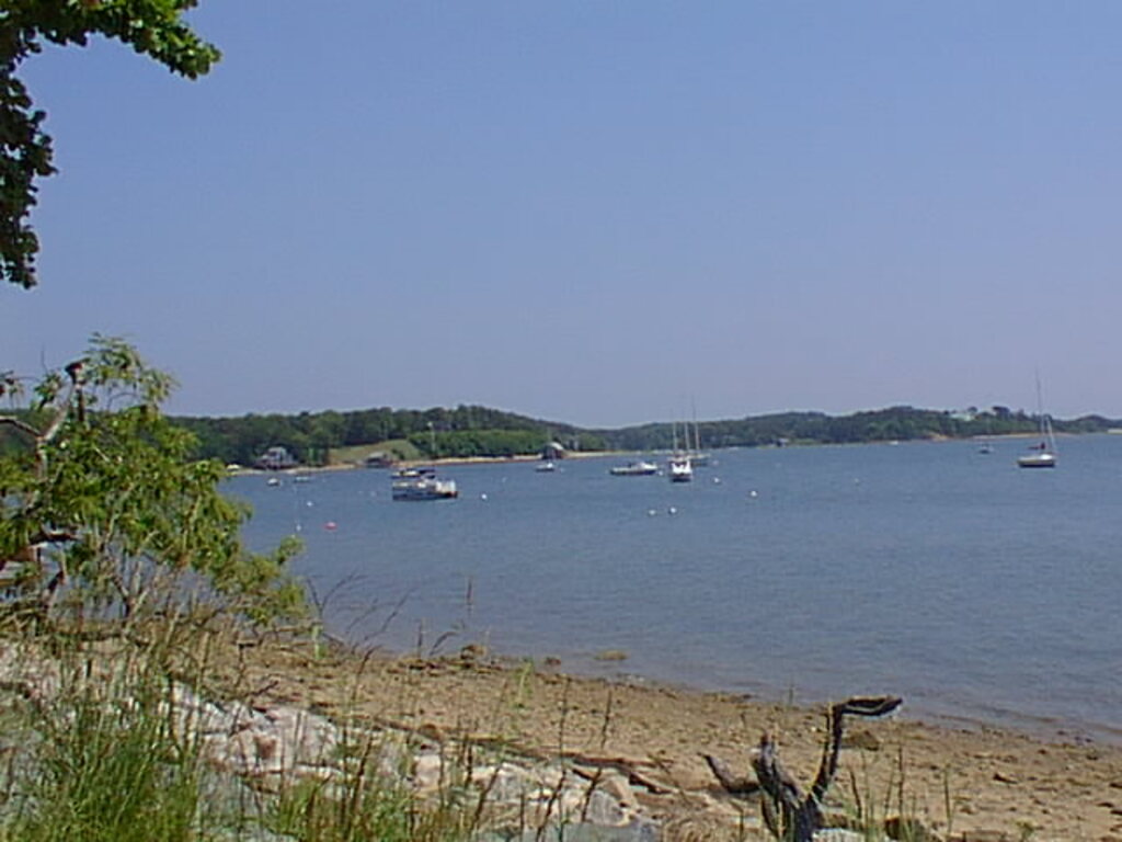 No description provided for: /2001/04-06/0615-mooring-area/photo08.html