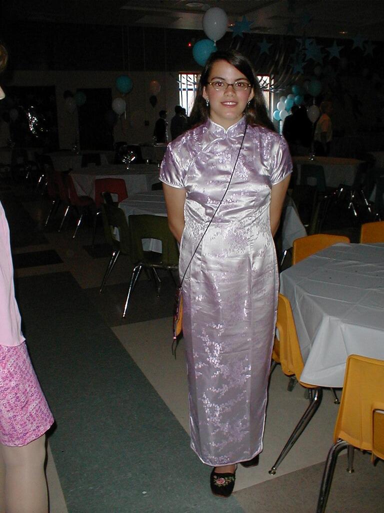 No description provided for: /2001/04-06/0618-wms-dance/photo05.html