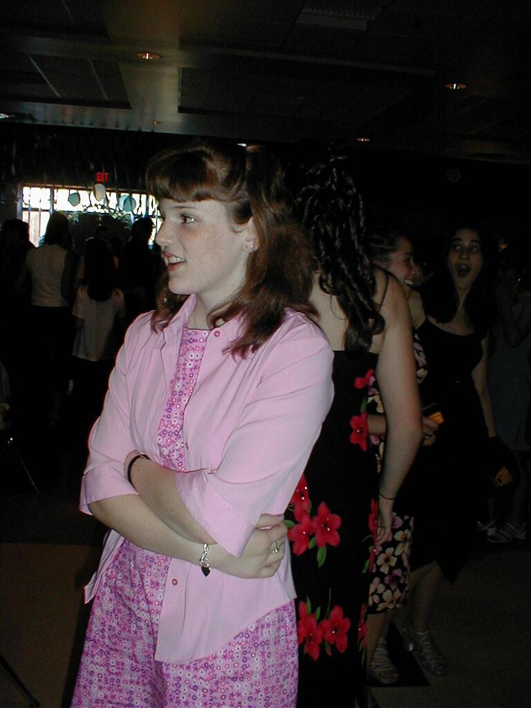 No description provided for: /2001/04-06/0618-wms-dance/photo06.html