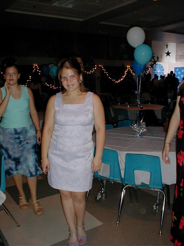 No description provided for: /2001/04-06/0618-wms-dance/photo07.html