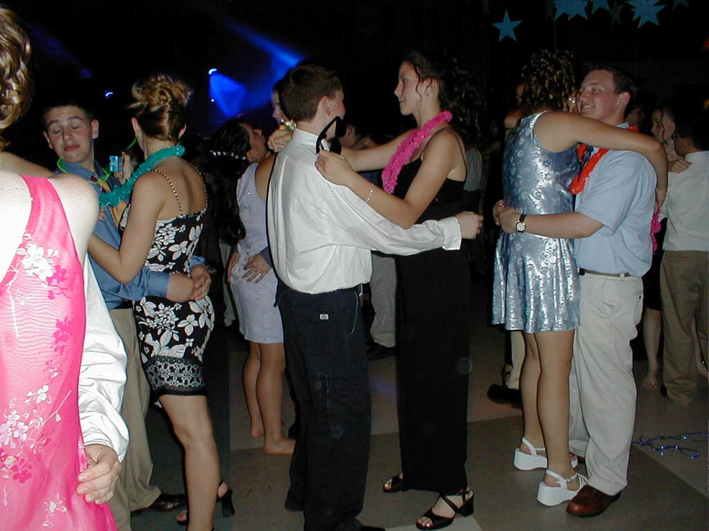 No description provided for: /2001/04-06/0618-wms-dance/photo09.html