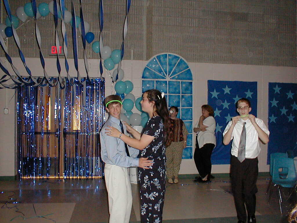 No description provided for: /2001/04-06/0618-wms-dance/photo10.html