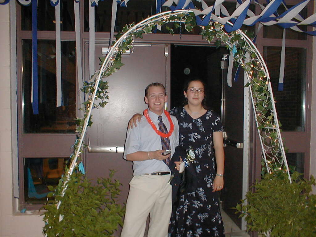 No description provided for: /2001/04-06/0618-wms-dance/photo13.html