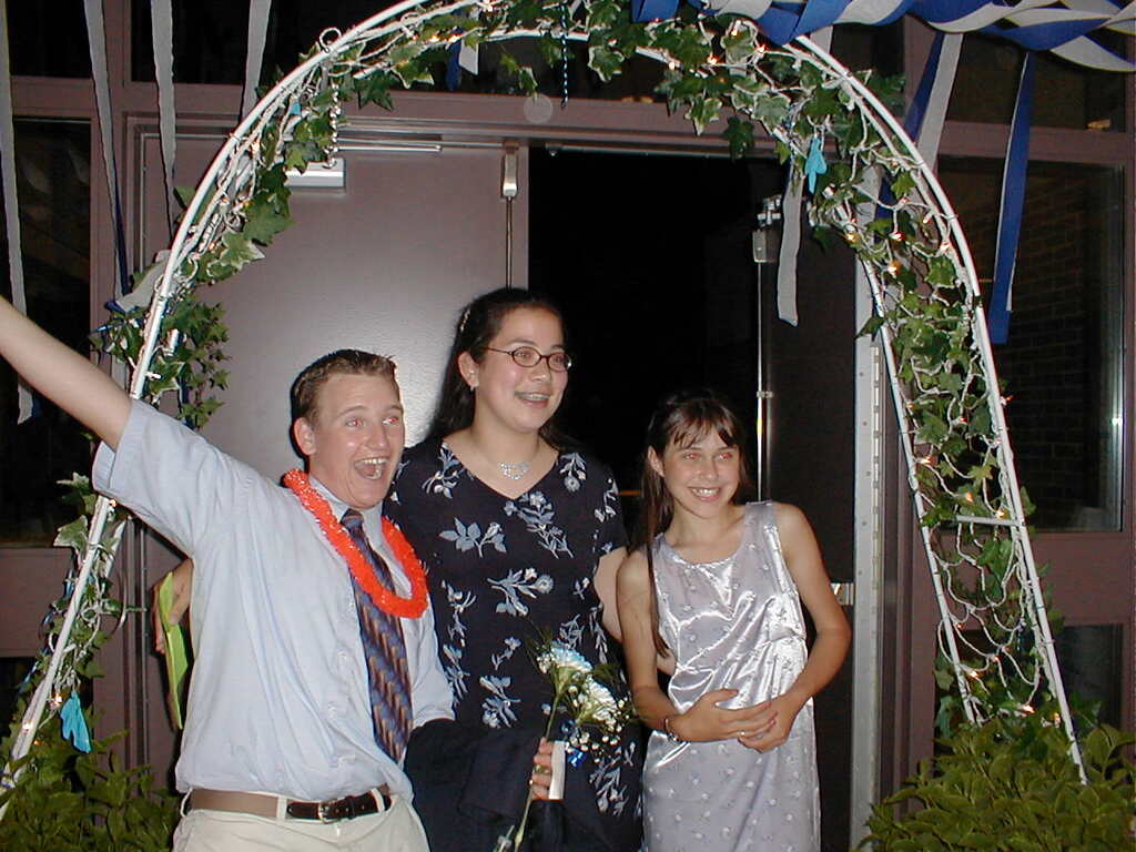 No description provided for: /2001/04-06/0618-wms-dance/photo15.html