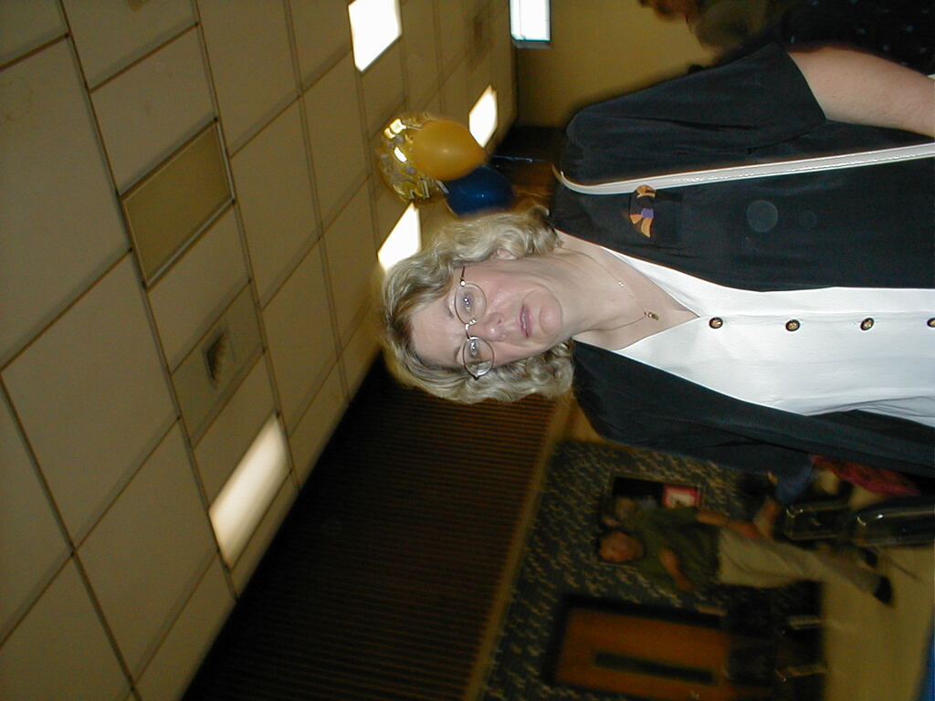 No description provided for: /2001/04-06/0618-wms-grad/photo06.html