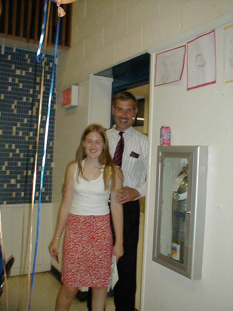 No description provided for: /2001/04-06/0618-wms-grad/photo09.html