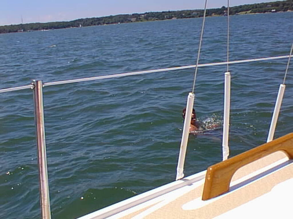 No description provided for: /2001/07-09/0721-sailing/_2/photo17.html