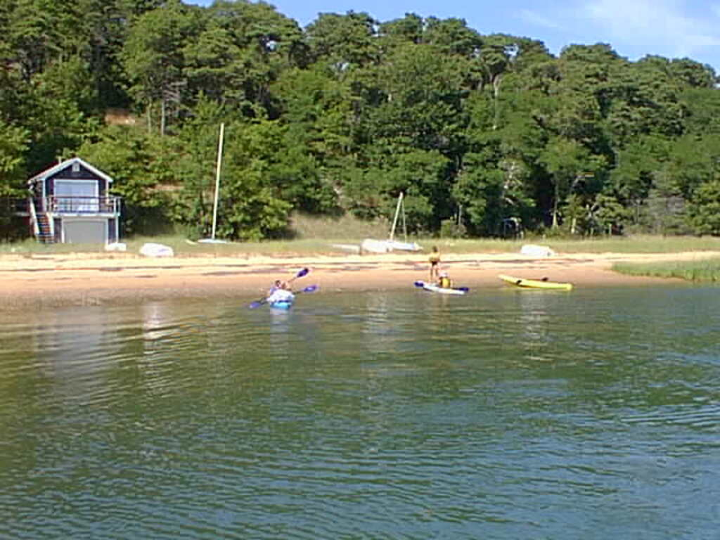 No description provided for: /2001/07-09/0802-nauset/_1/photo13.html