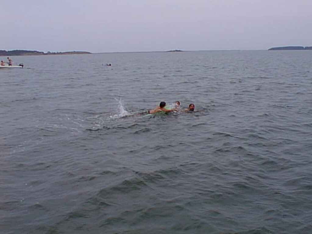 No description provided for: /2001/07-09/0804-sailing/_2/photo20.html