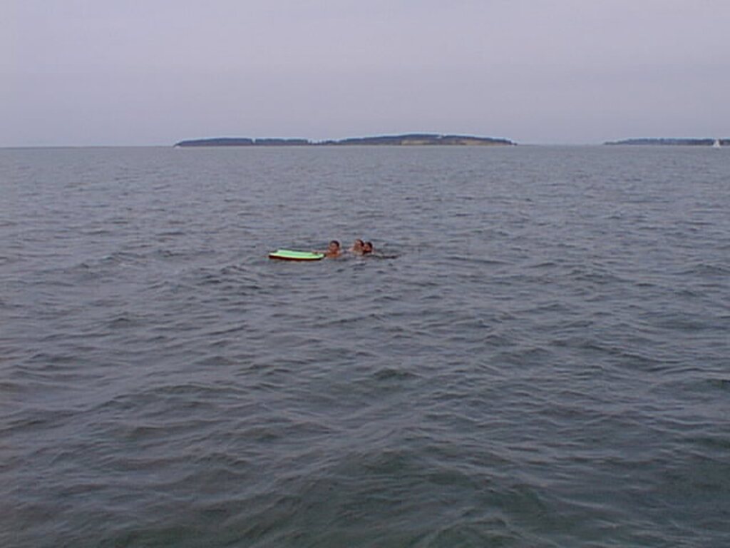 No description provided for: /2001/07-09/0804-sailing/_2/photo21.html