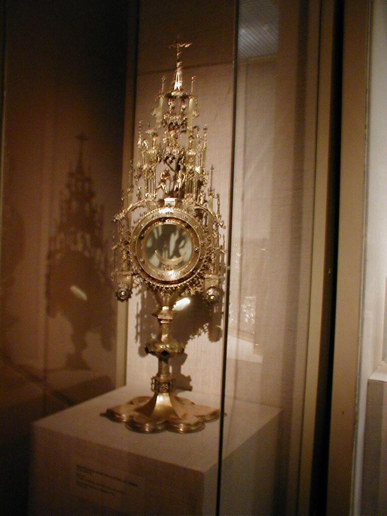 No description provided for: /2001/10-12/1214-metropolitan/_1/photo11.html