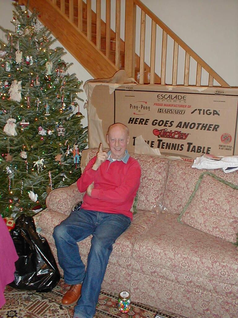 No description provided for: /2001/10-12/1225-christmas/_1/photo04.html