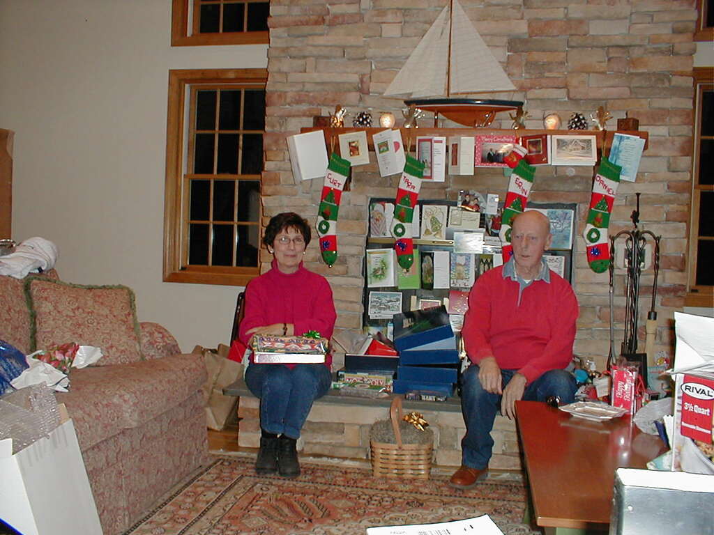 No description provided for: /2001/10-12/1225-christmas/_2/photo17.html