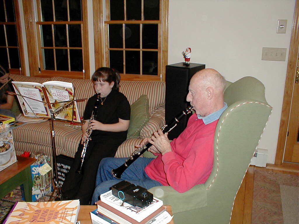 No description provided for: /2001/10-12/1225-christmas/_2/photo20.html