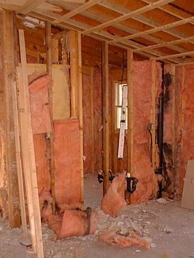 No description provided for: /2002/04-06/0411-carriage-house/photo06.html