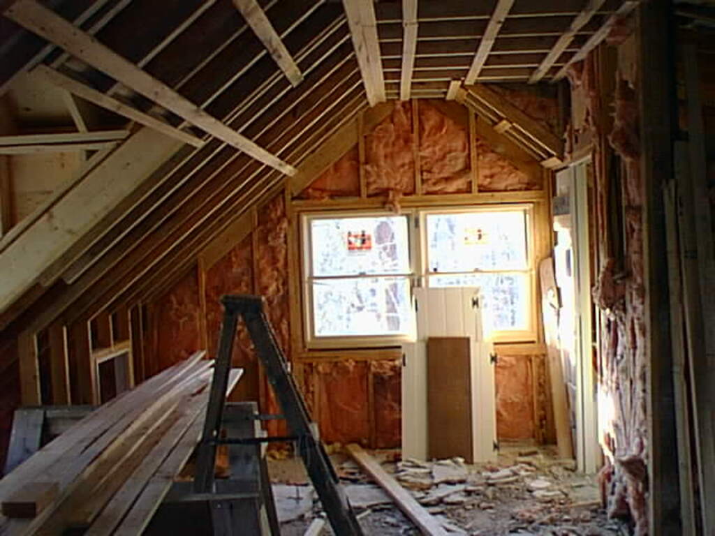 No description provided for: /2002/04-06/0411-carriage-house/photo07.html