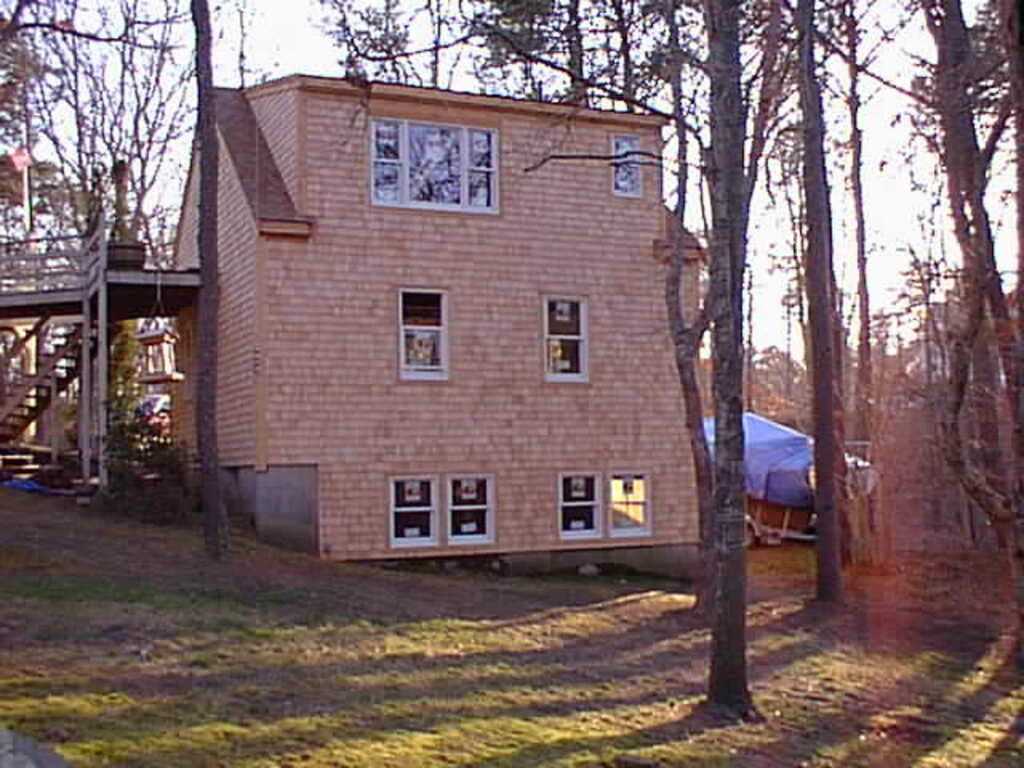 No description provided for: /2002/04-06/0411-carriage-house/photo14.html