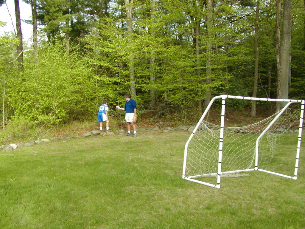 No description provided for: /2002/04-06/0511-yardball/_1/photo18.html