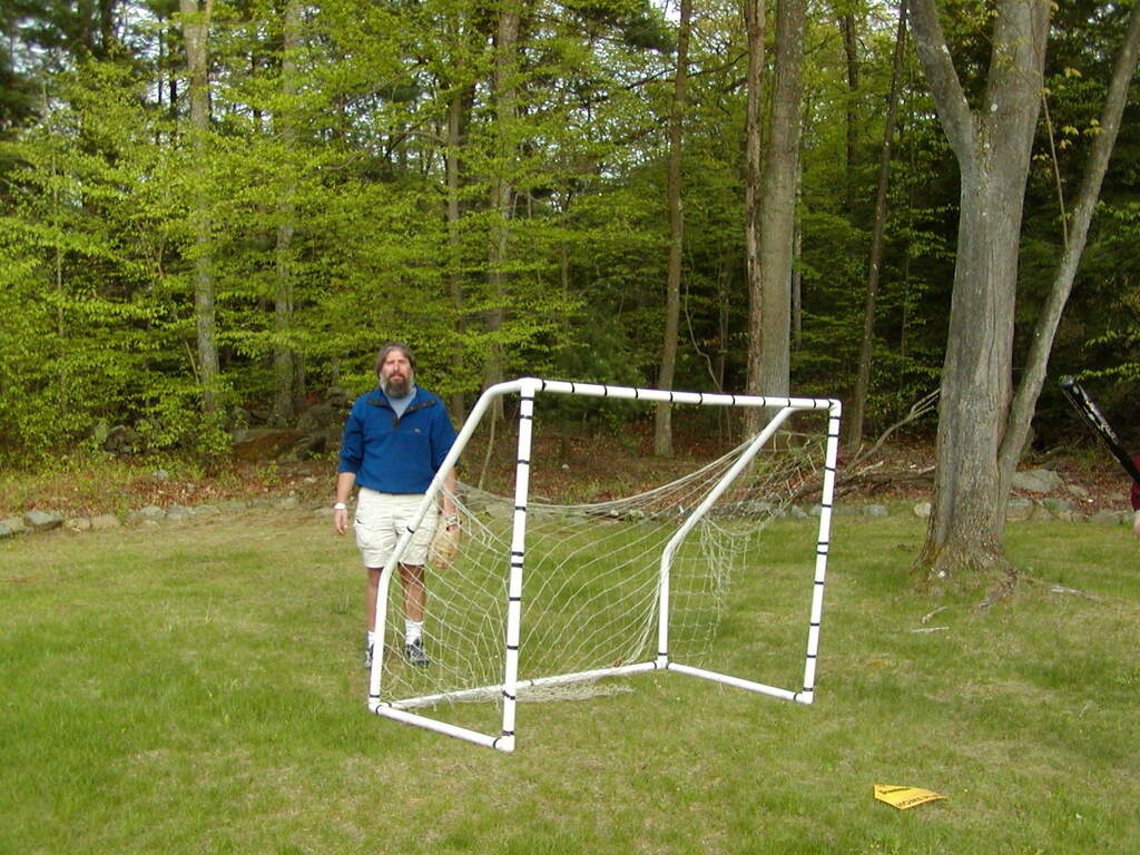 No description provided for: /2002/04-06/0511-yardball/_2/photo33.html