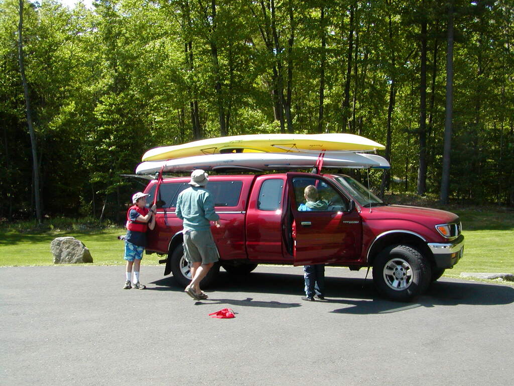 No description provided for: /2002/04-06/0525-kayaking/_1/photo01.html