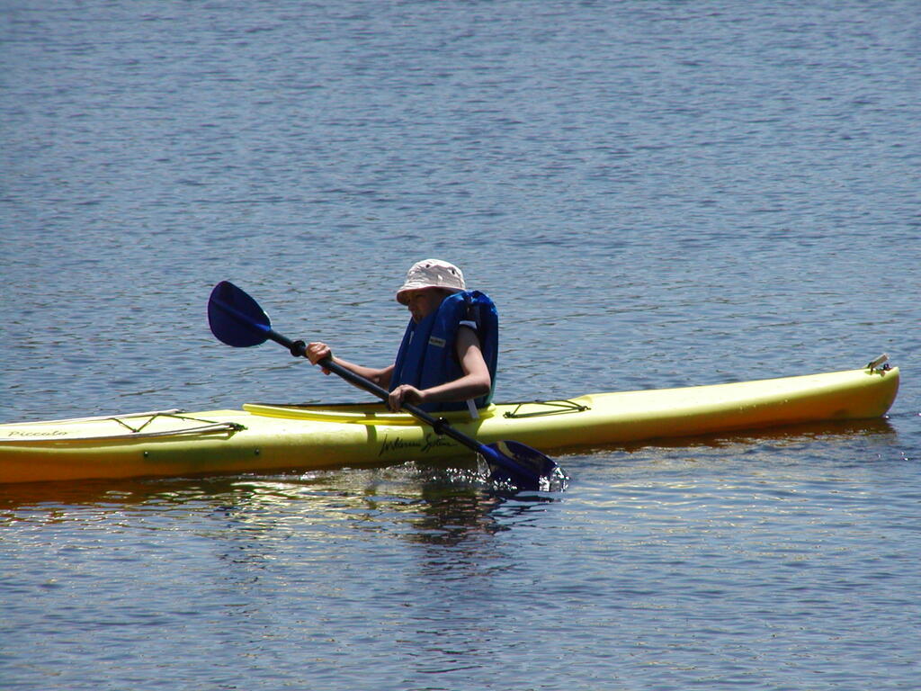 No description provided for: /2002/04-06/0525-kayaking/_1/photo15.html