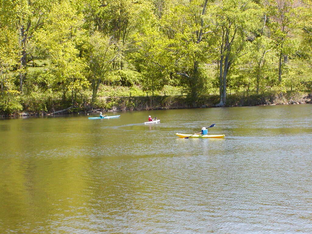 No description provided for: /2002/04-06/0525-kayaking/_1/photo16.html