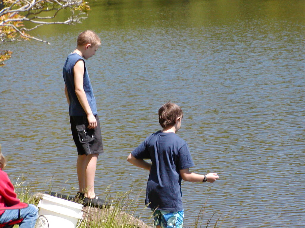 No description provided for: /2002/04-06/0525-kayaking/_1/photo18.html