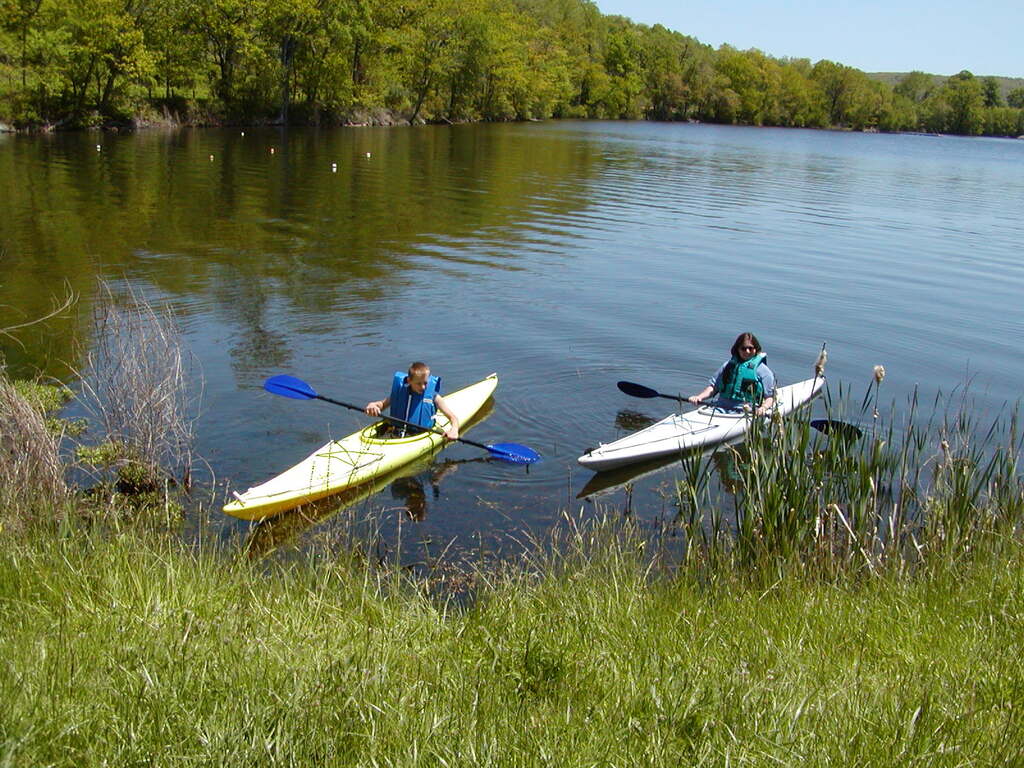 No description provided for: /2002/04-06/0525-kayaking/_2/photo32.html