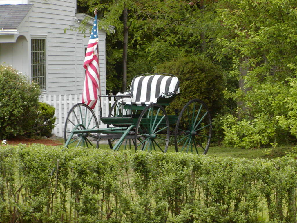 No description provided for: /2002/04-06/0526-parade/_1/photo02.html