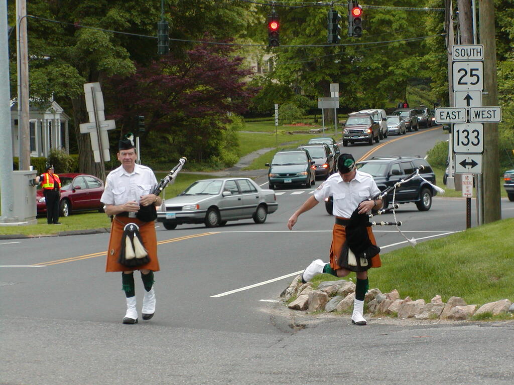 No description provided for: /2002/04-06/0526-parade/_1/photo05.html