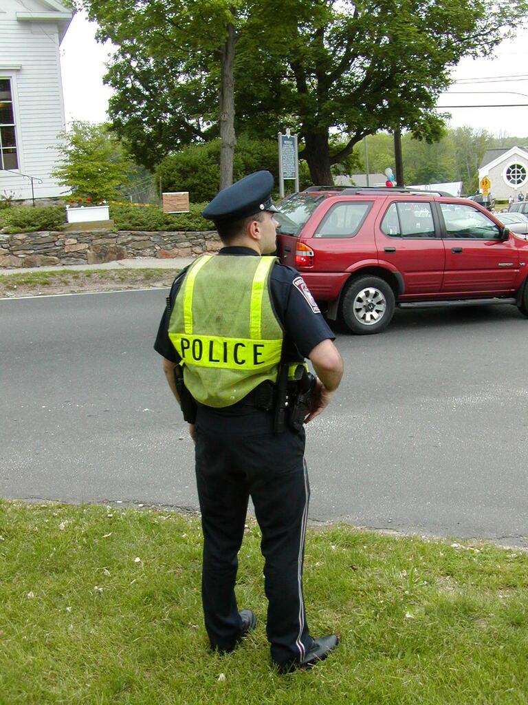 No description provided for: /2002/04-06/0526-parade/_1/photo07.html