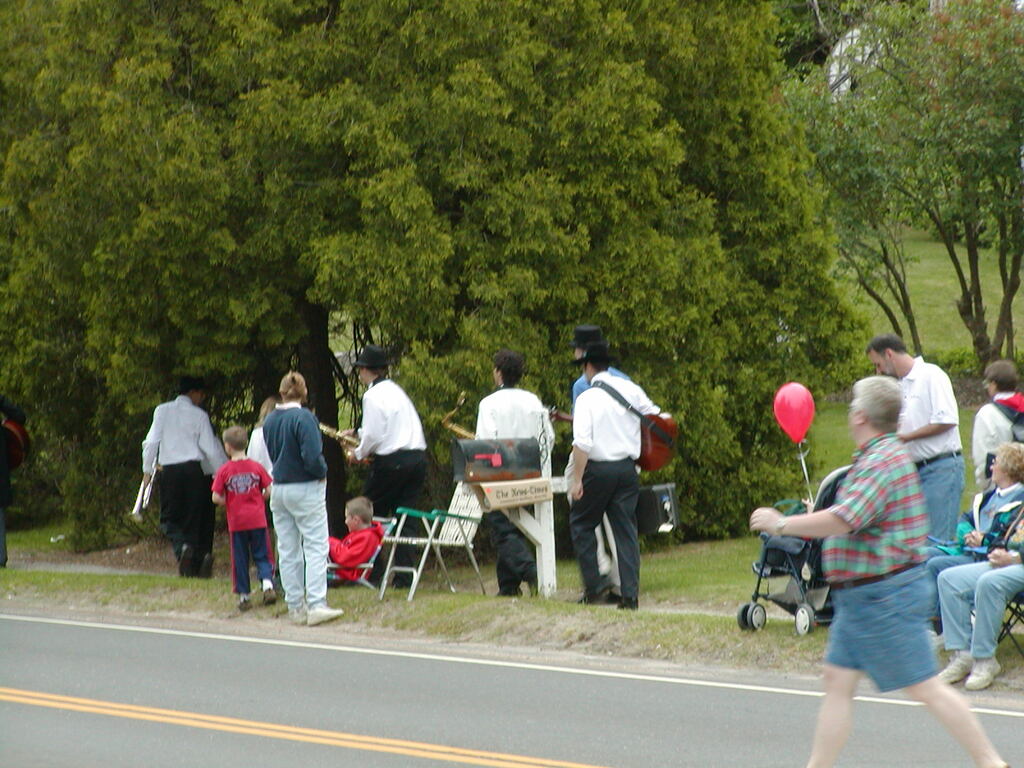 No description provided for: /2002/04-06/0526-parade/_1/photo08.html