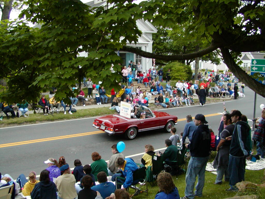 No description provided for: /2002/04-06/0526-parade/_1/photo09.html