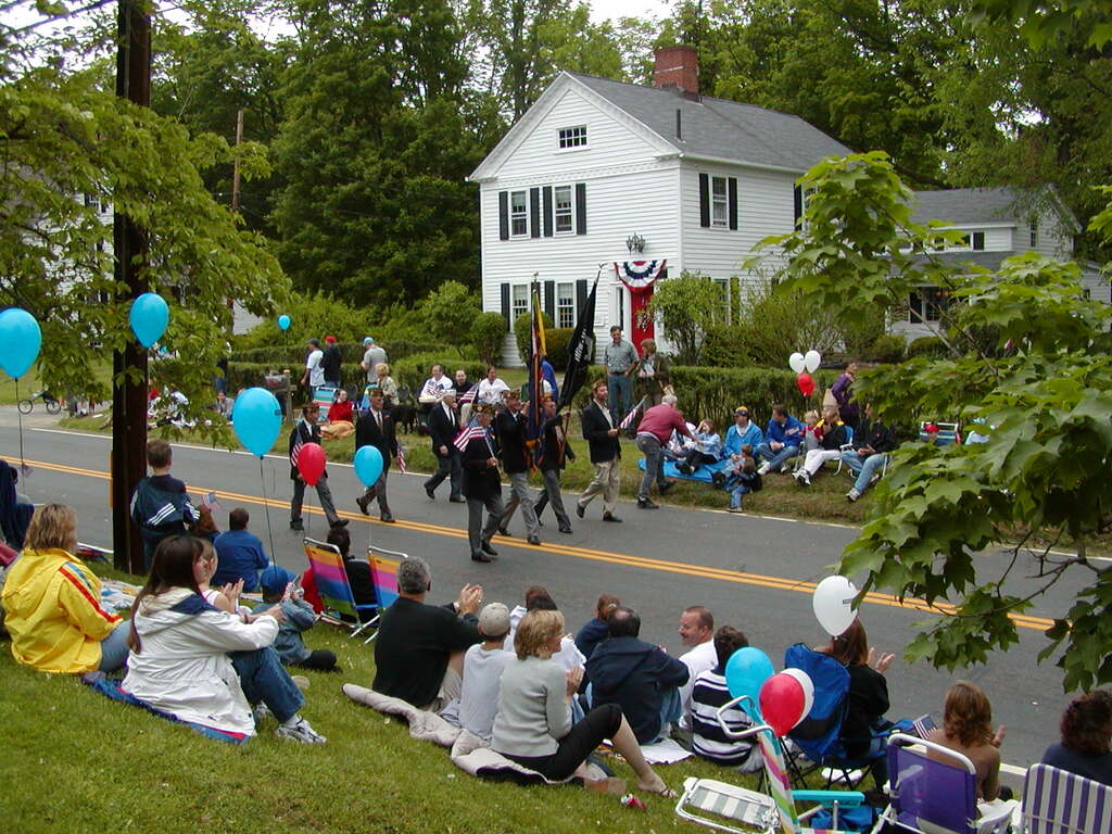 No description provided for: /2002/04-06/0526-parade/_1/photo10.html