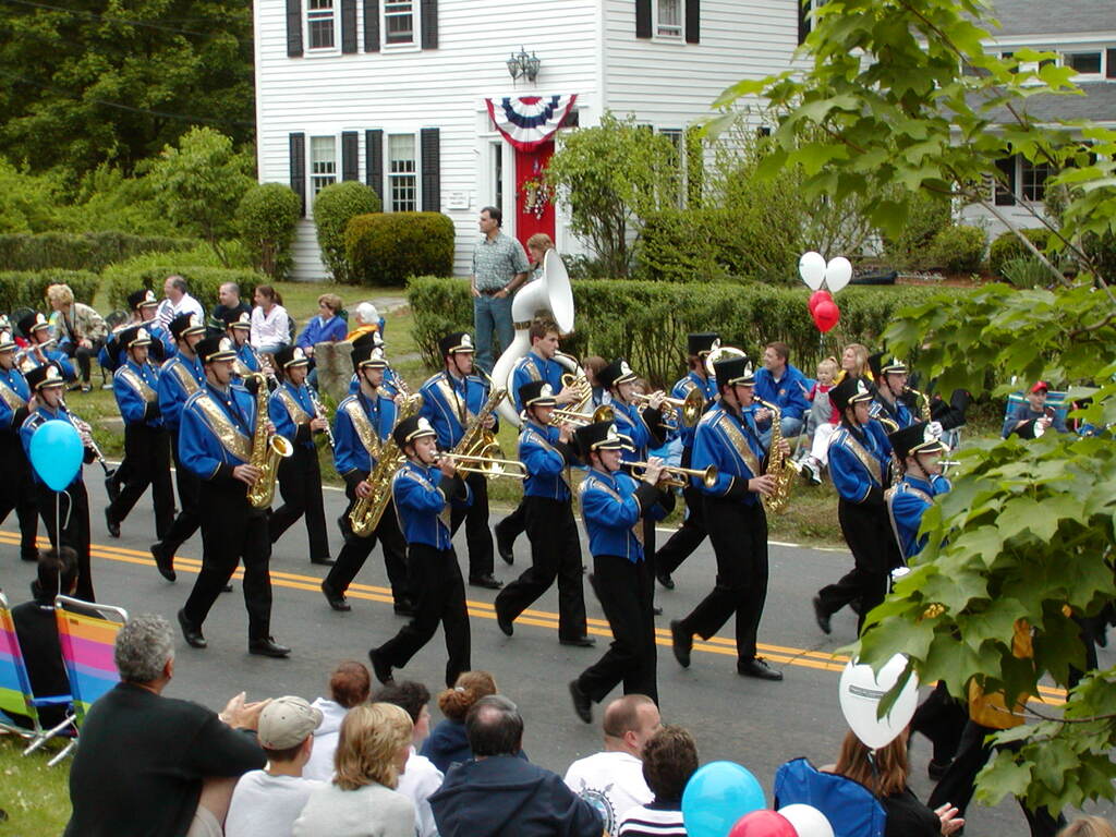 No description provided for: /2002/04-06/0526-parade/_1/photo12.html