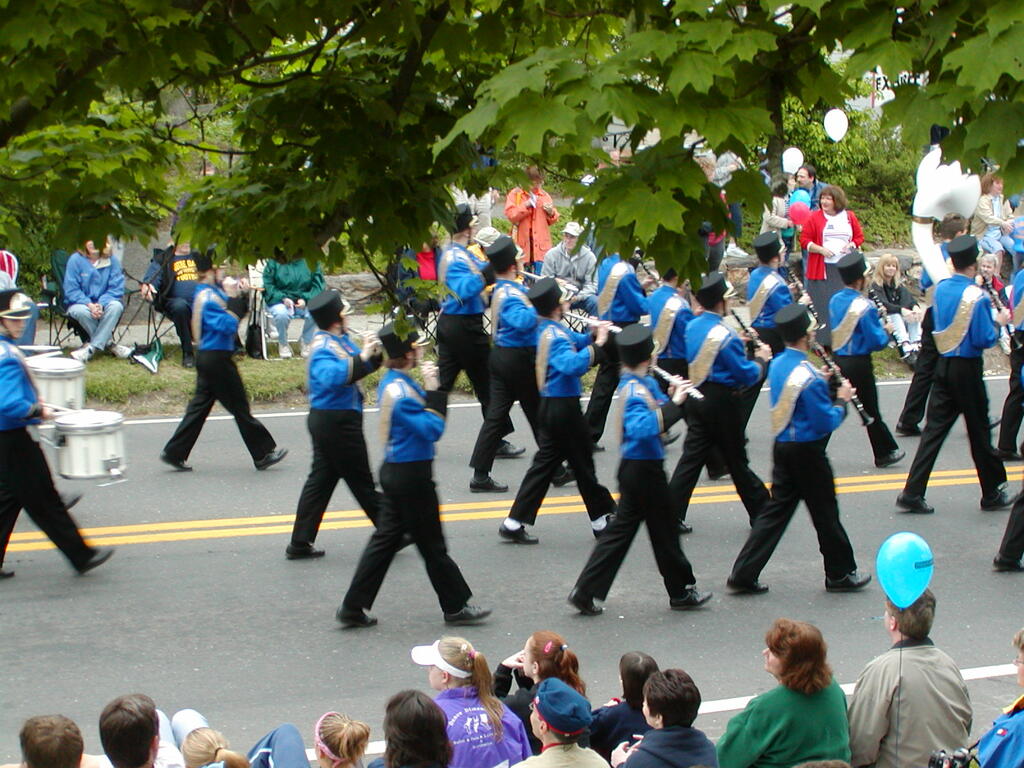 No description provided for: /2002/04-06/0526-parade/_1/photo13.html