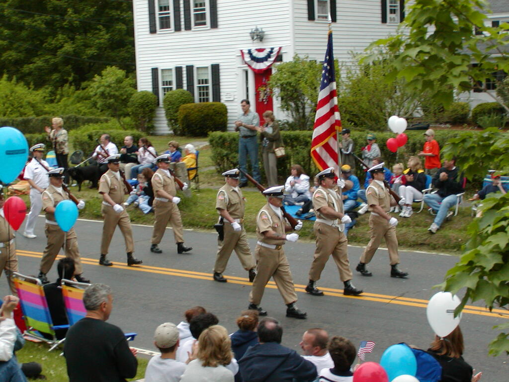 No description provided for: /2002/04-06/0526-parade/_1/photo14.html