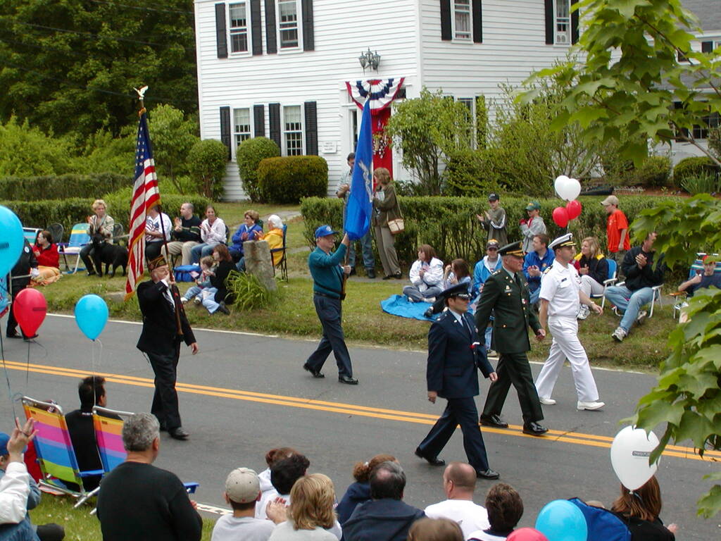 No description provided for: /2002/04-06/0526-parade/_1/photo15.html